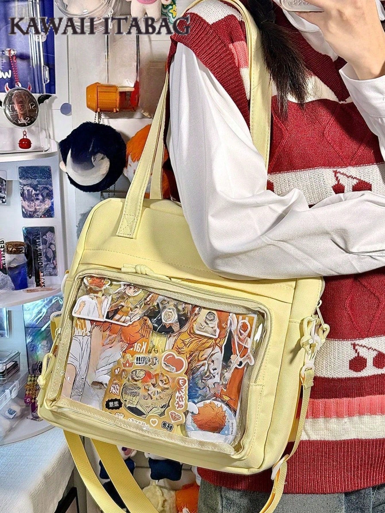 2025年新作 かわいい痛バッグ 女の子用 大容量 ナイロンショルダーバッグ 防水 斜め掛け ブックバッグ 透明ディスプレイウィンドウ付き JK 原宿系 メッセンジャーサッチェル トートバッグ 大学生向け かわいい和風 バッジ付き