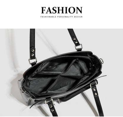 vintage ita bag interior multi compartment dividers zip pocket and organisation detail black