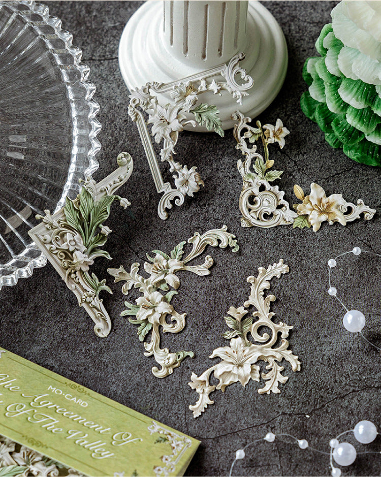 Hollow Relief Retro Corner Stickers — Baroque Floral Scrapbook Embellishments